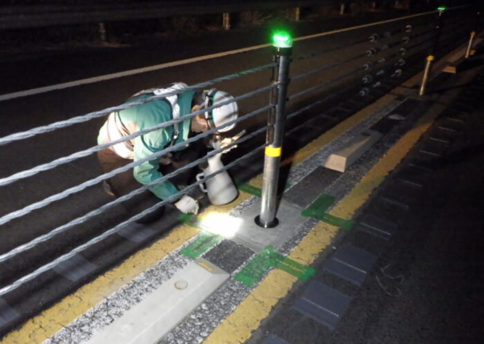 京奈和自動車道橋本地区防護柵設置工事